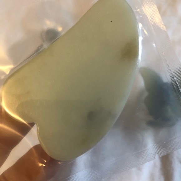 Jade Beauty Bundle - Picture 7 of 7